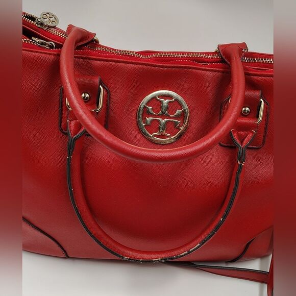 Red Handbag Purse W/ Gold Medallion - Picture 6 of 16